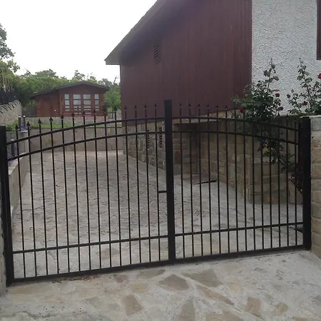 Estate *
